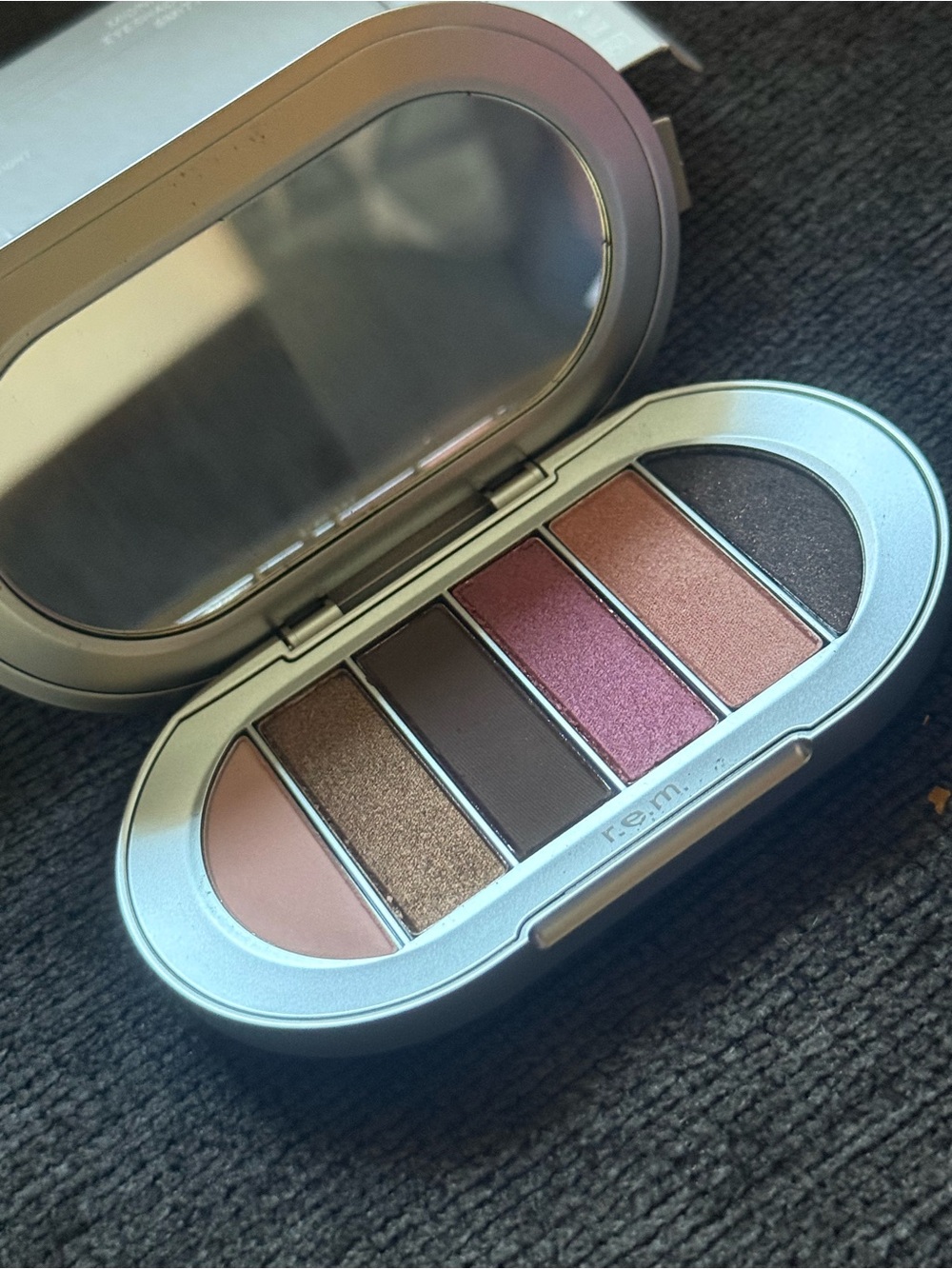 R.e.m. beauty Midnight Shadows Eyeshadow Palette – Smitten Kitten